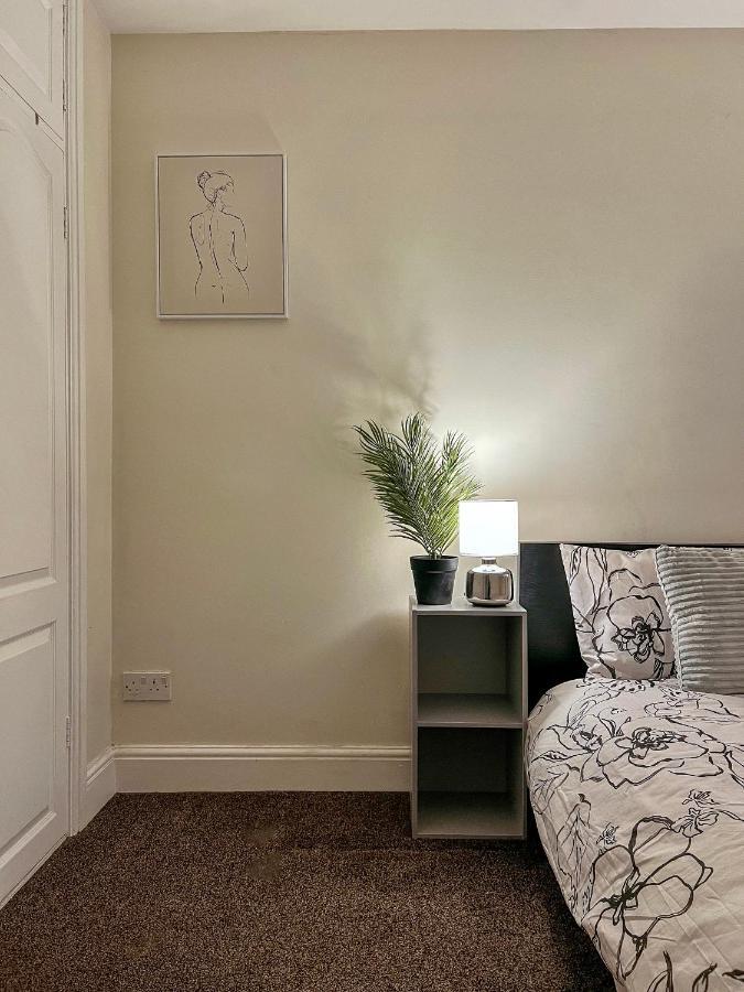 Entire 3 Bedroom End Of Terrace House! Thamesmead  Exteriér fotografie